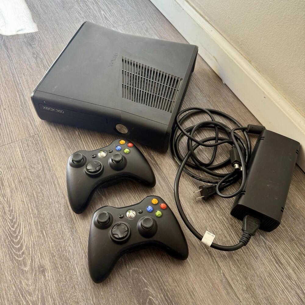 Microsoft XBox 360 S Slim Model 1439 Black Video Game Console 2010 TESTED WORKS